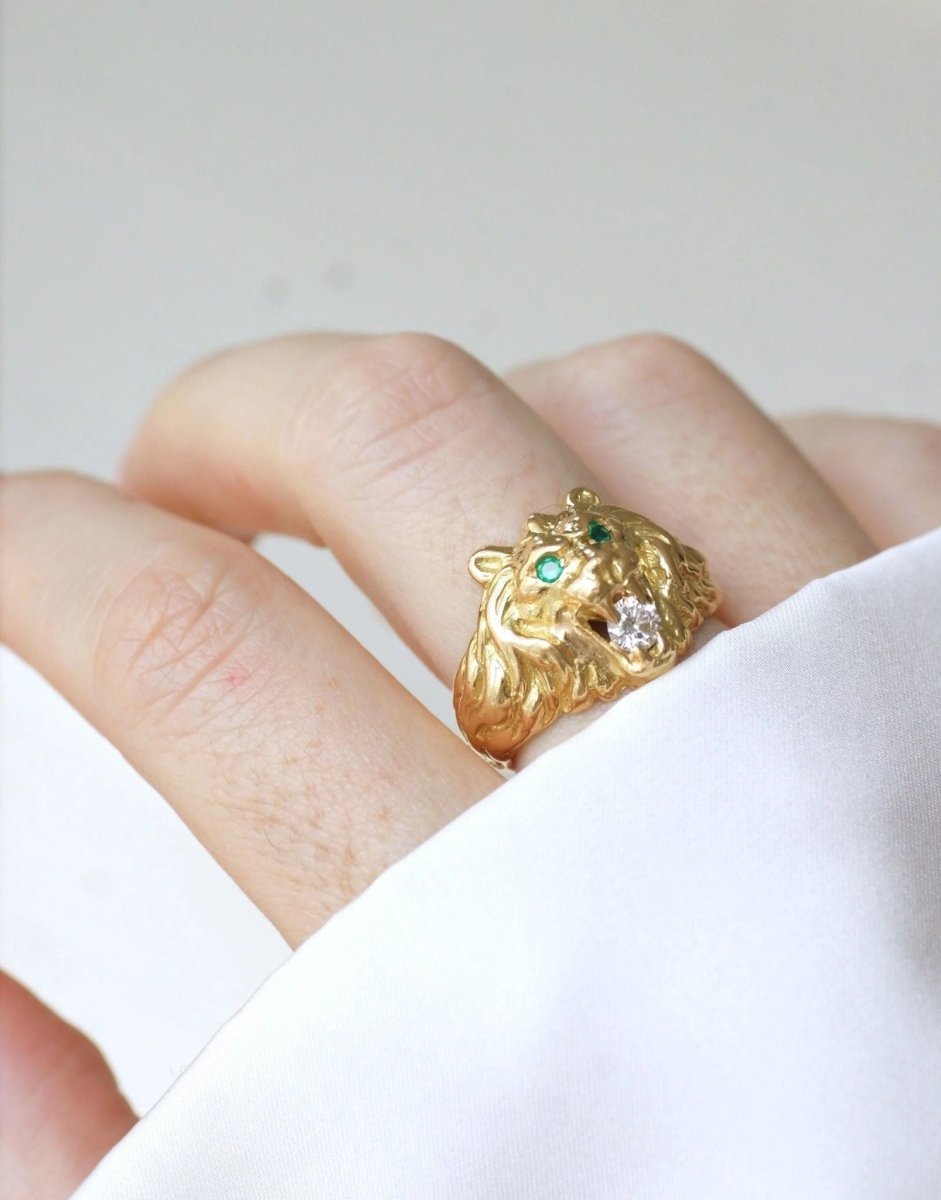 Bague chevalière Lion or jaune et diamant - Castafiore