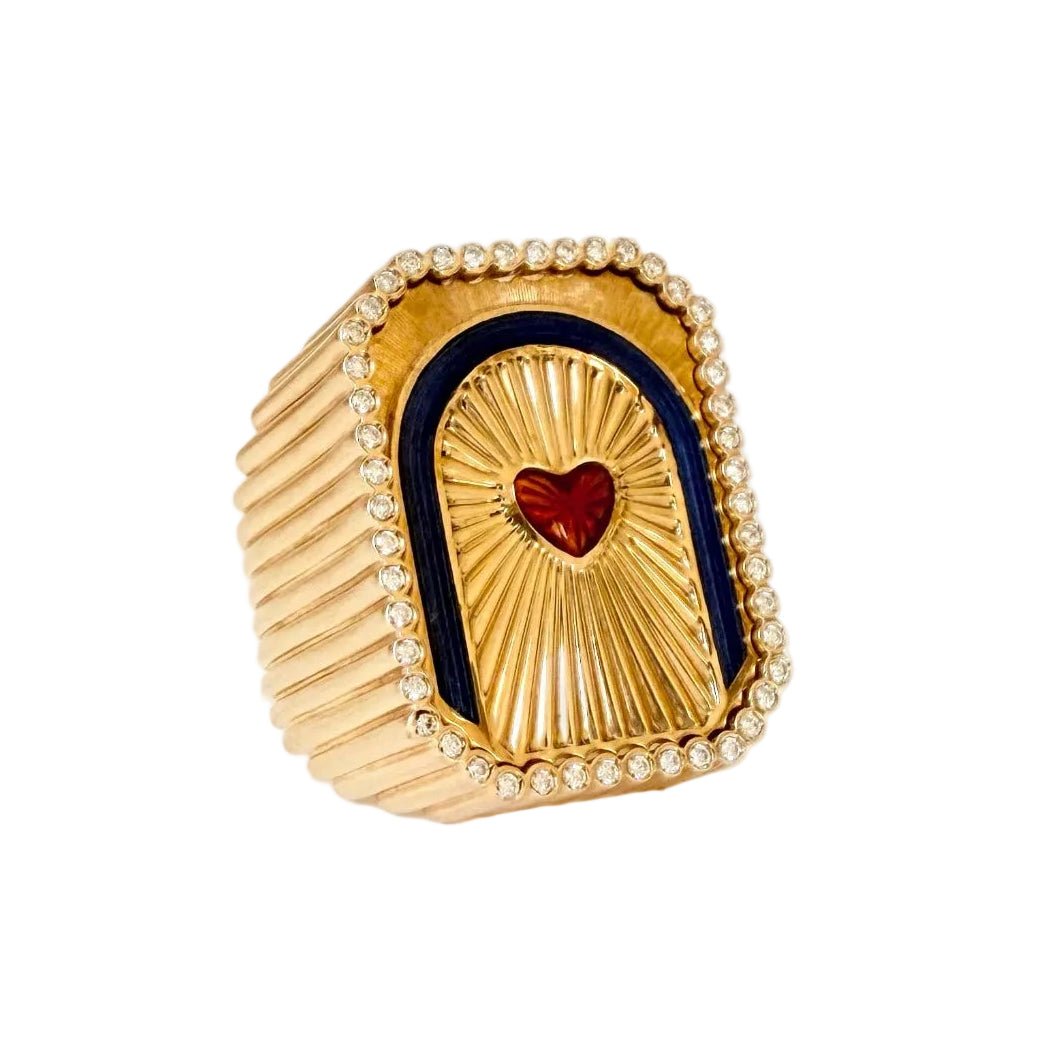 Bague Chevalière MARIE LICHTENBERG "Heart Mini Scap" en or jaune, émail et diamants - Castafiore