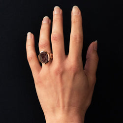 Bague chevalière or et intaille sur cornaline - Castafiore