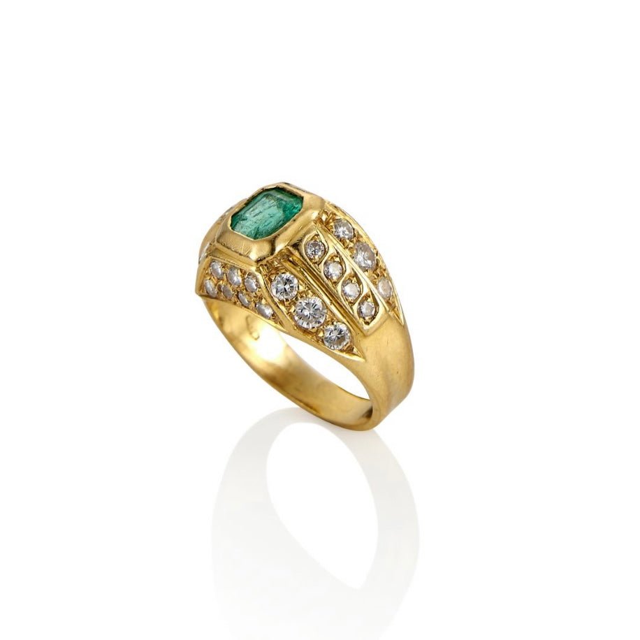 Bague Chevalière or jaune, émeraude et diamants - Castafiore