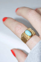 Bague chevalière or martelé et turquoise - Castafiore