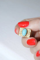 Bague chevalière or martelé et turquoise - Castafiore