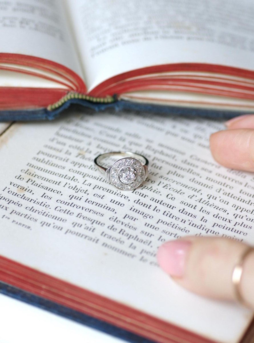 Bague Cible Art Déco Diamants 0,75 Ct sur Or blanc et Platine - Castafiore