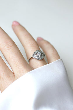 Bague Cible Art Déco Diamants 0,75 Ct sur Or blanc et Platine - Castafiore