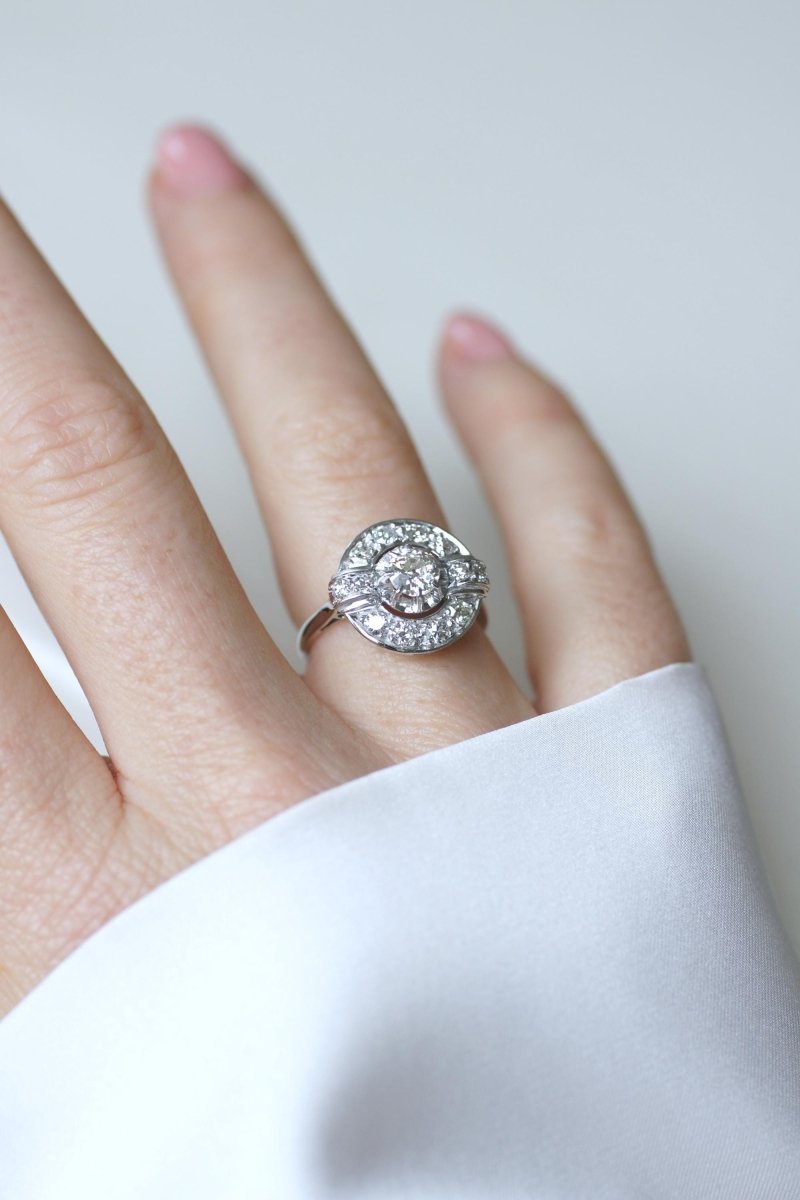Bague Cible Art Déco Diamants 1,05 Cts sur Or blanc et Platine - Castafiore