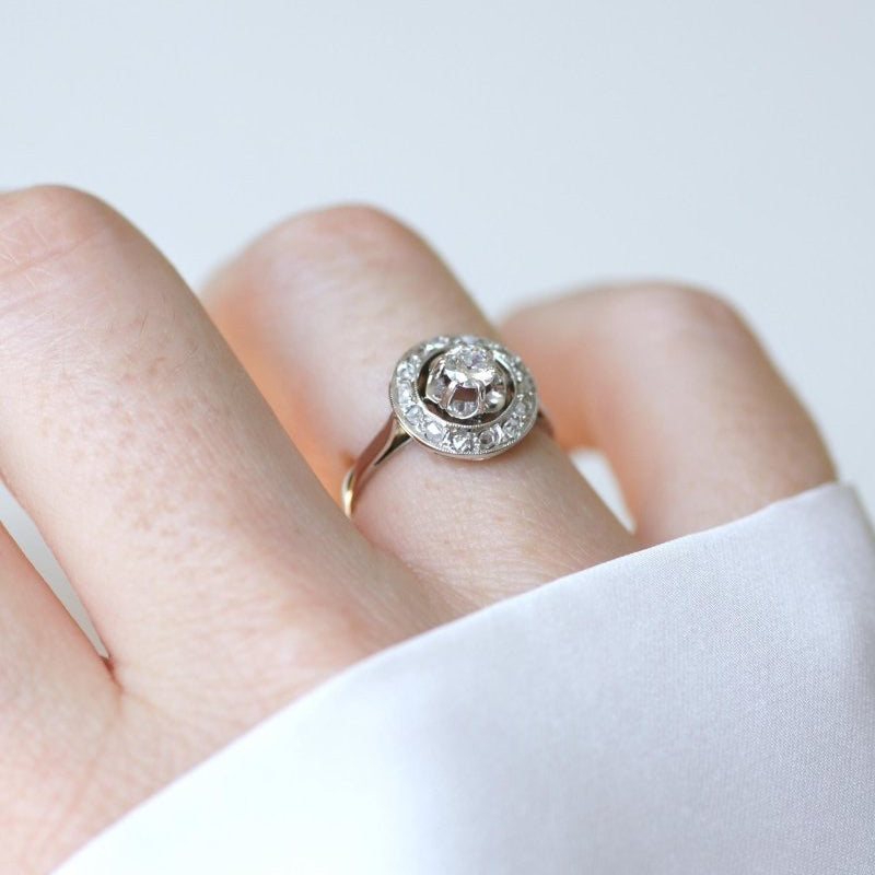 Bague Cible Art Deco Diamants sur Platine et Or blanc - Castafiore