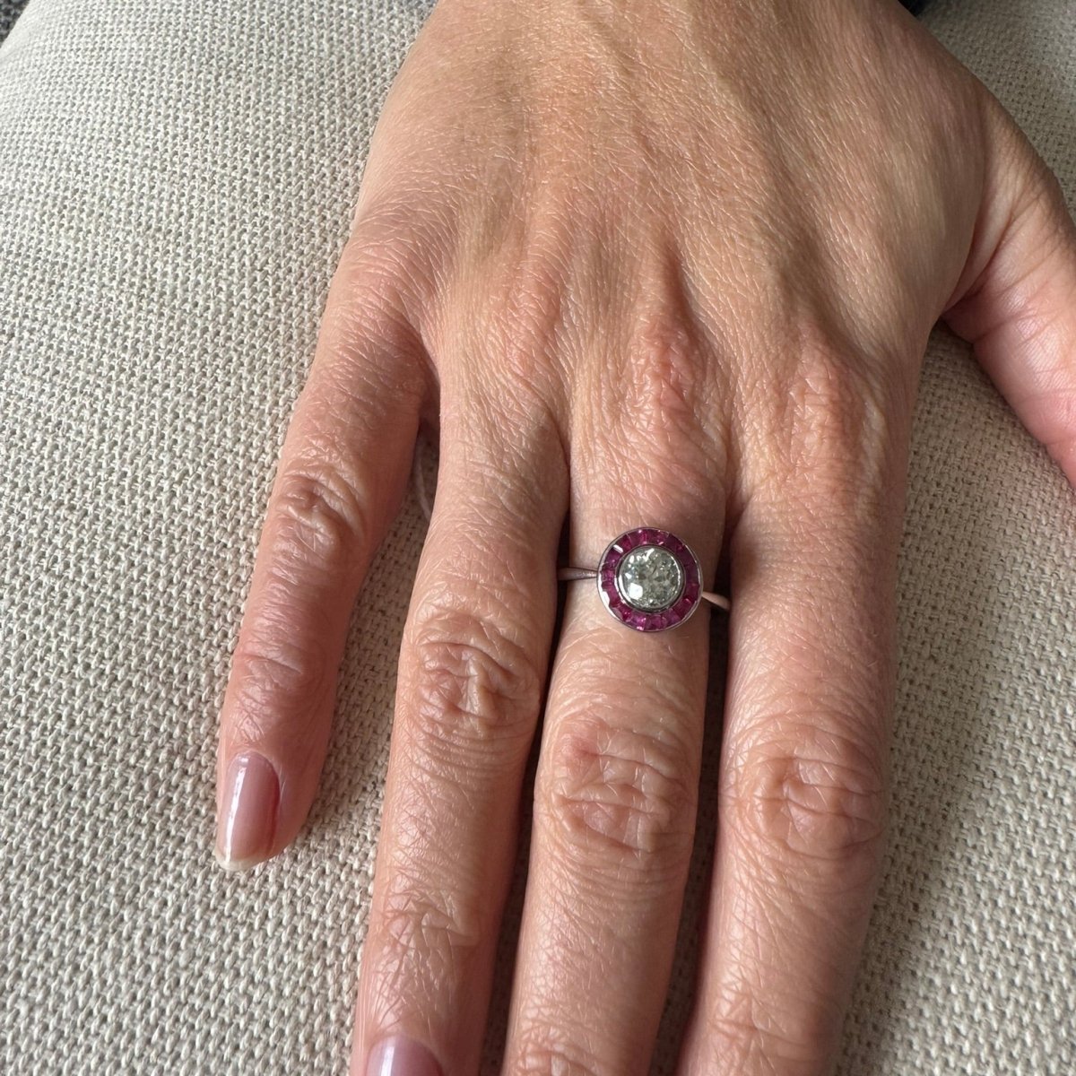 Bague Cible en platine, rubis, et diamants - Castafiore