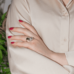 Bague Cocktail BOUCHERON "Trouble" or blanc, rubis et diamants - Castafiore