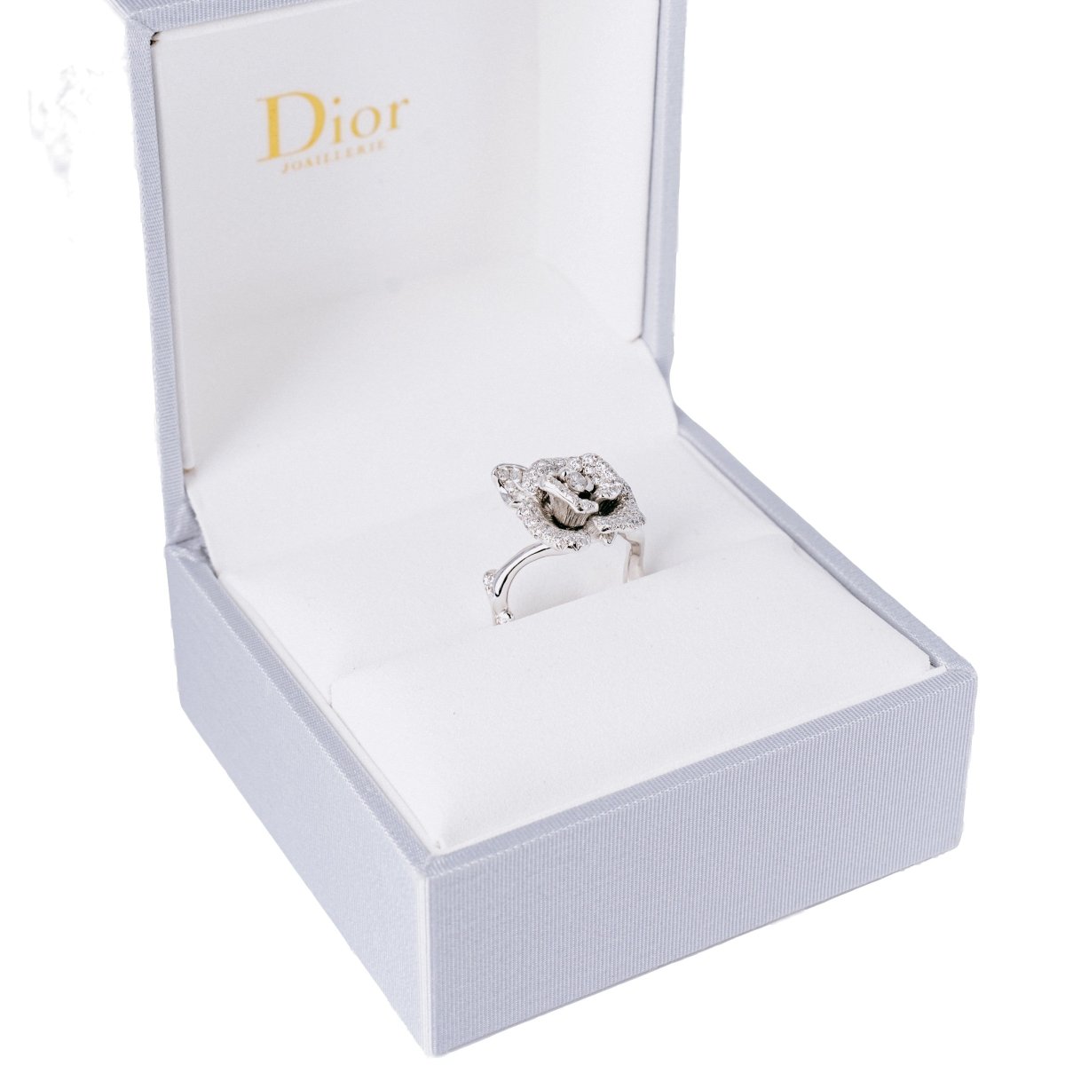 Bague Cocktail DIOR "Rose Bagatelle" en or blanc et diamants - Castafiore