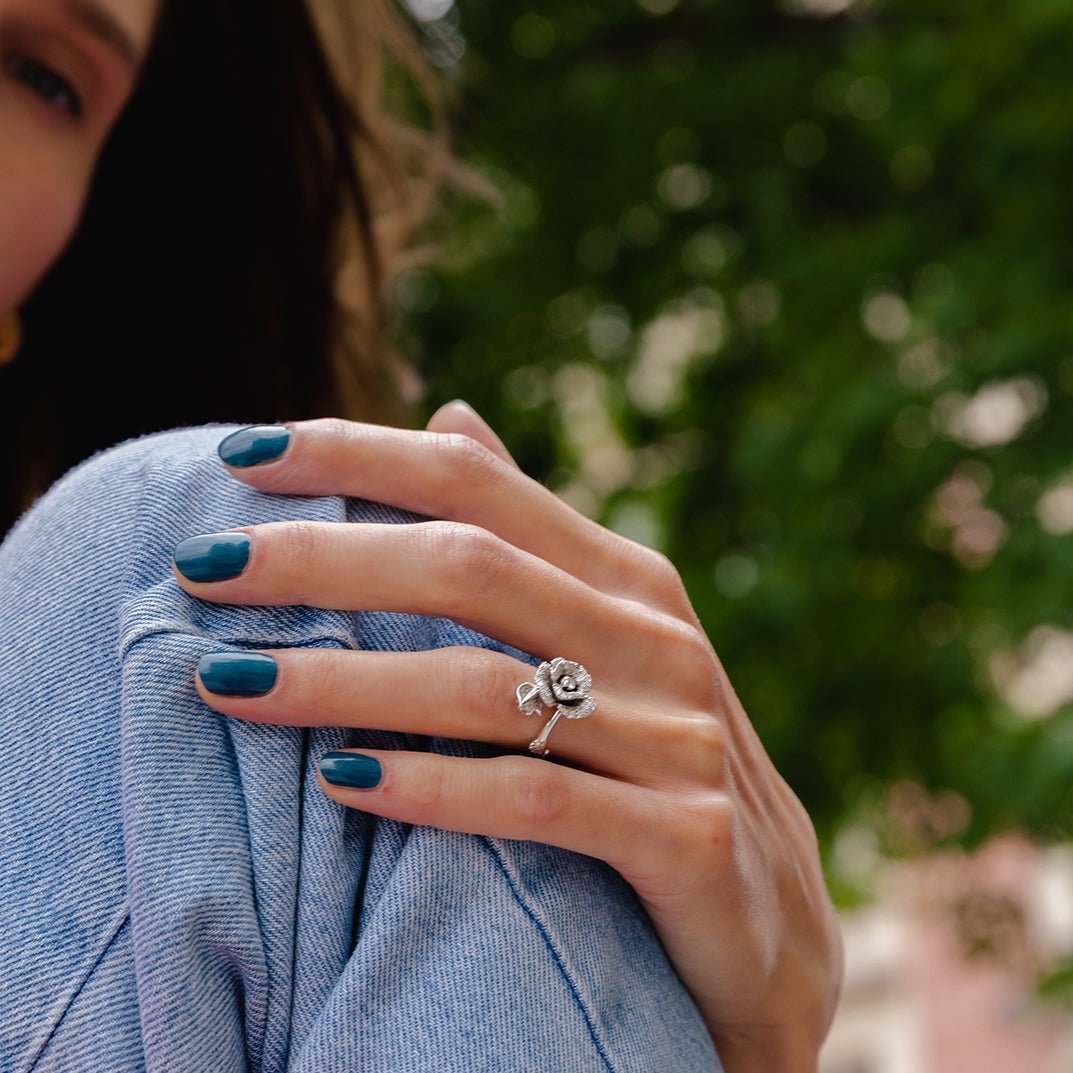 Bague Cocktail DIOR "Rose Bagatelle" en or blanc et diamants - Castafiore