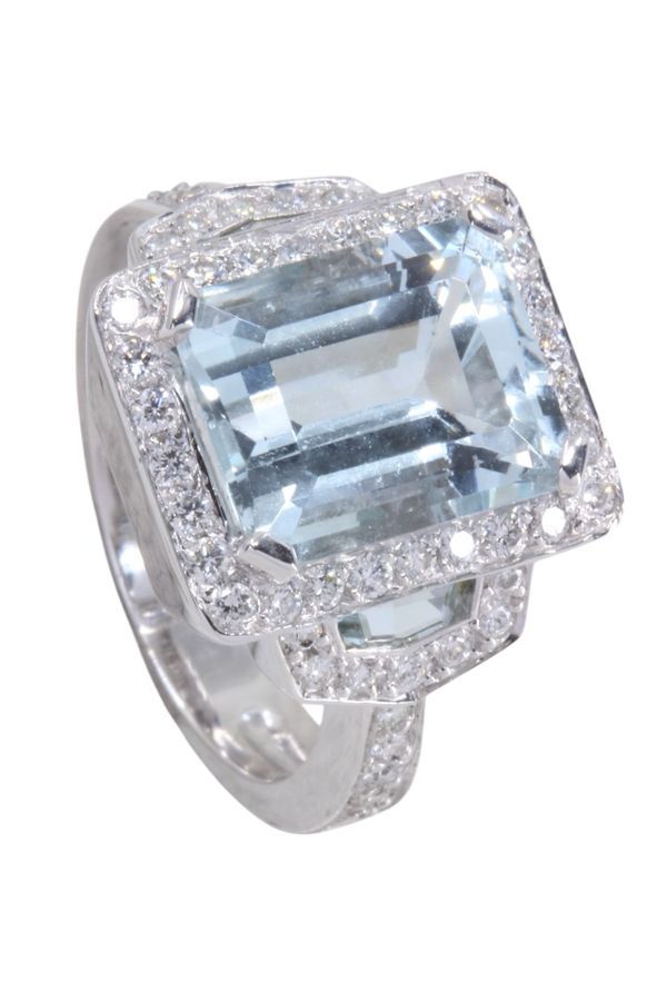 Bague Cocktail en or blanc, aigue - marine et diamants - Castafiore