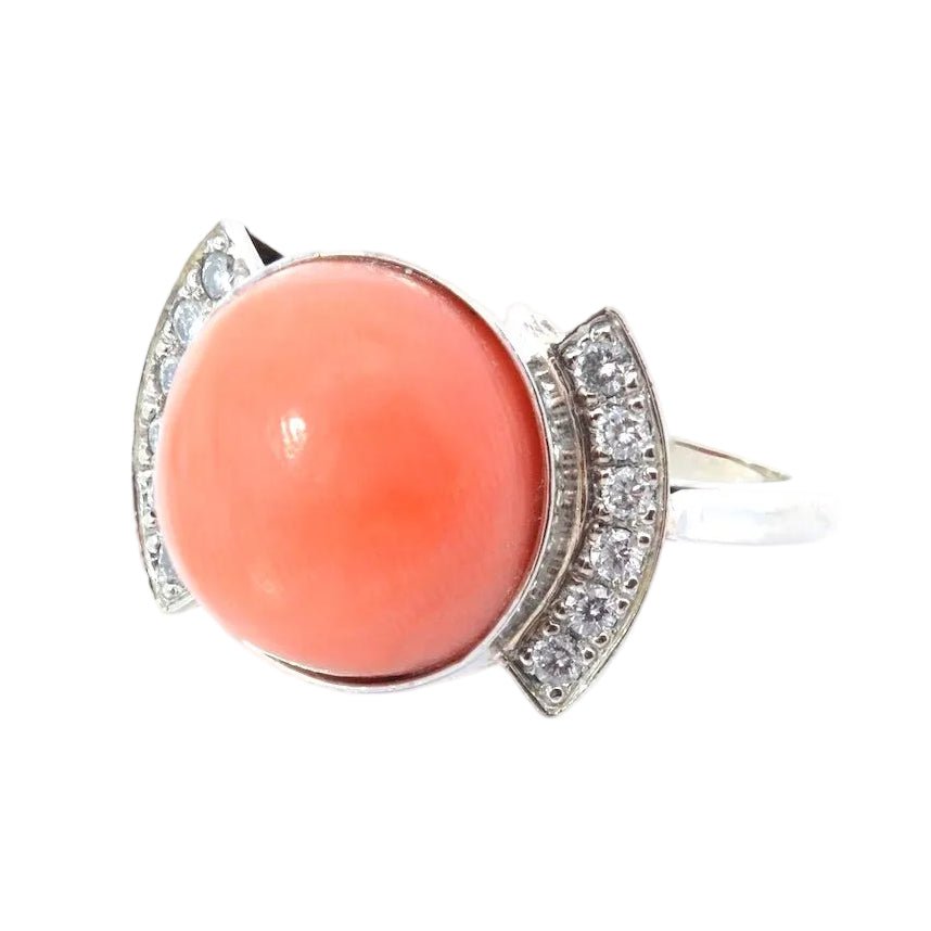 Bague Cocktail en or blanc, corail et diamants - Castafiore