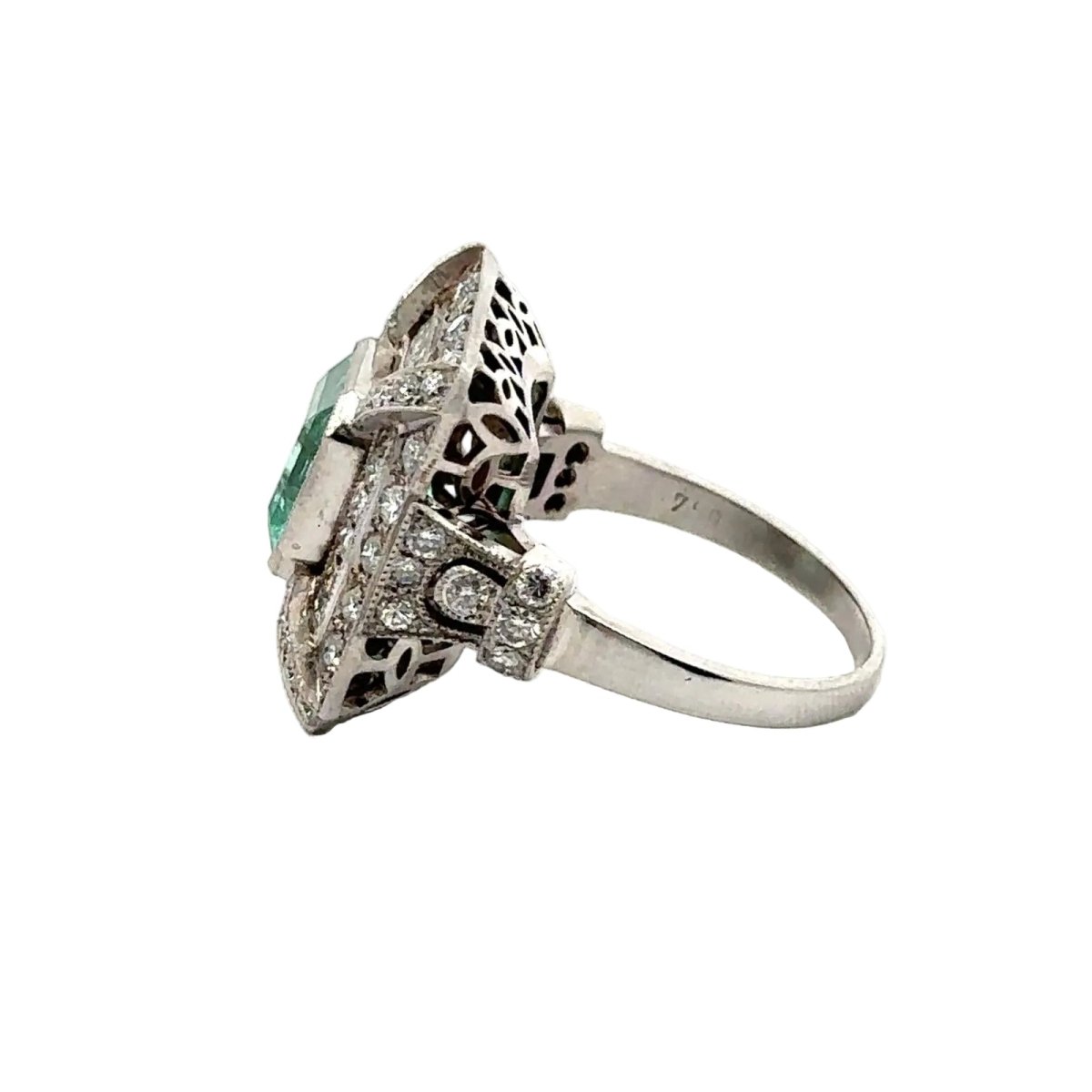 Bague Cocktail en or blanc, émeraude et diamants - Castafiore