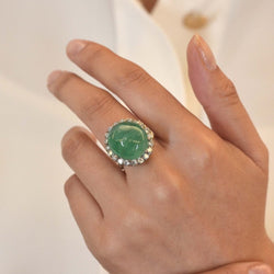 Bague Cocktail en or blanc, émeraude et diamants - Castafiore