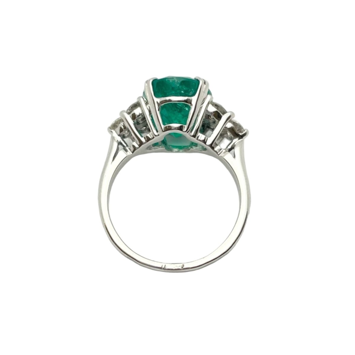 Bague Cocktail en or blanc, émeraude et diamants - Castafiore