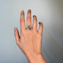 Bague Cocktail en or blanc, émeraudes et diamants - Castafiore