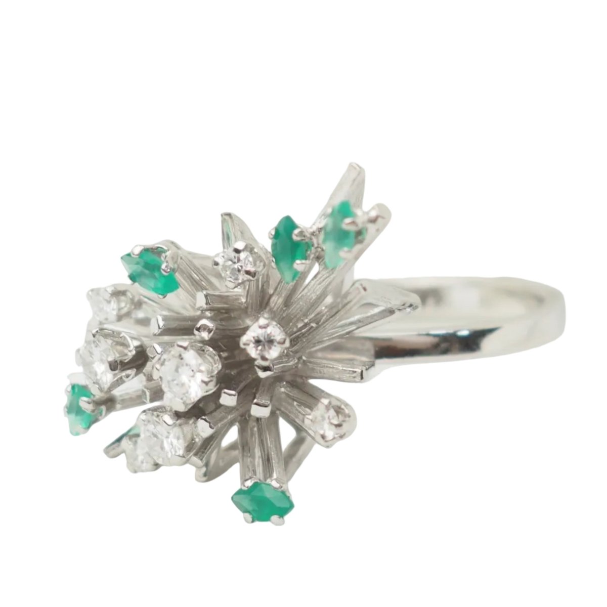 Bague Cocktail en or blanc, émeraudes et diamants - Castafiore