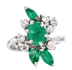 Bague Cocktail en or blanc, émeraudes et diamants - Castafiore