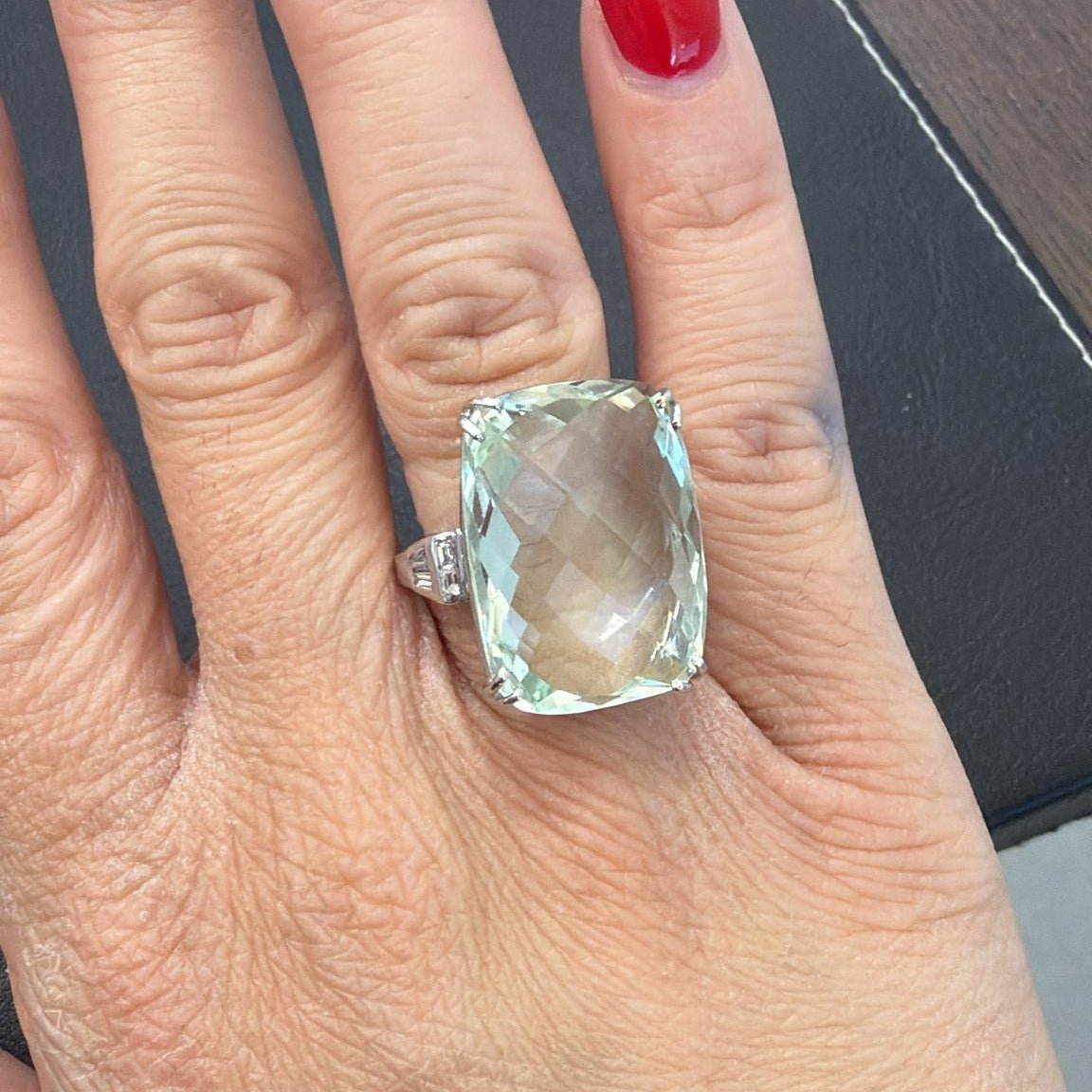 Bague Cocktail en or blanc et aigue - marine - Castafiore
