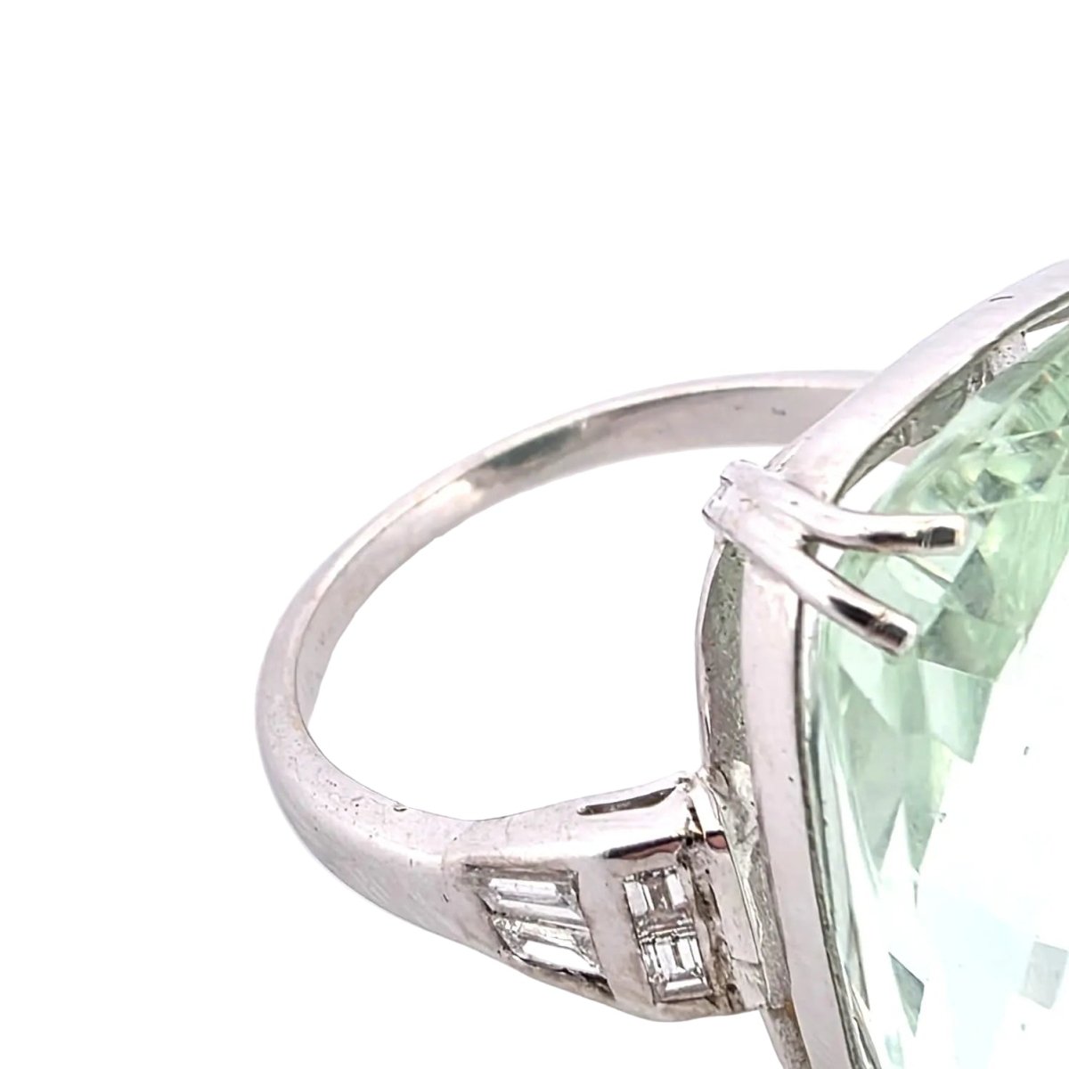 Bague Cocktail en or blanc et aigue - marine - Castafiore