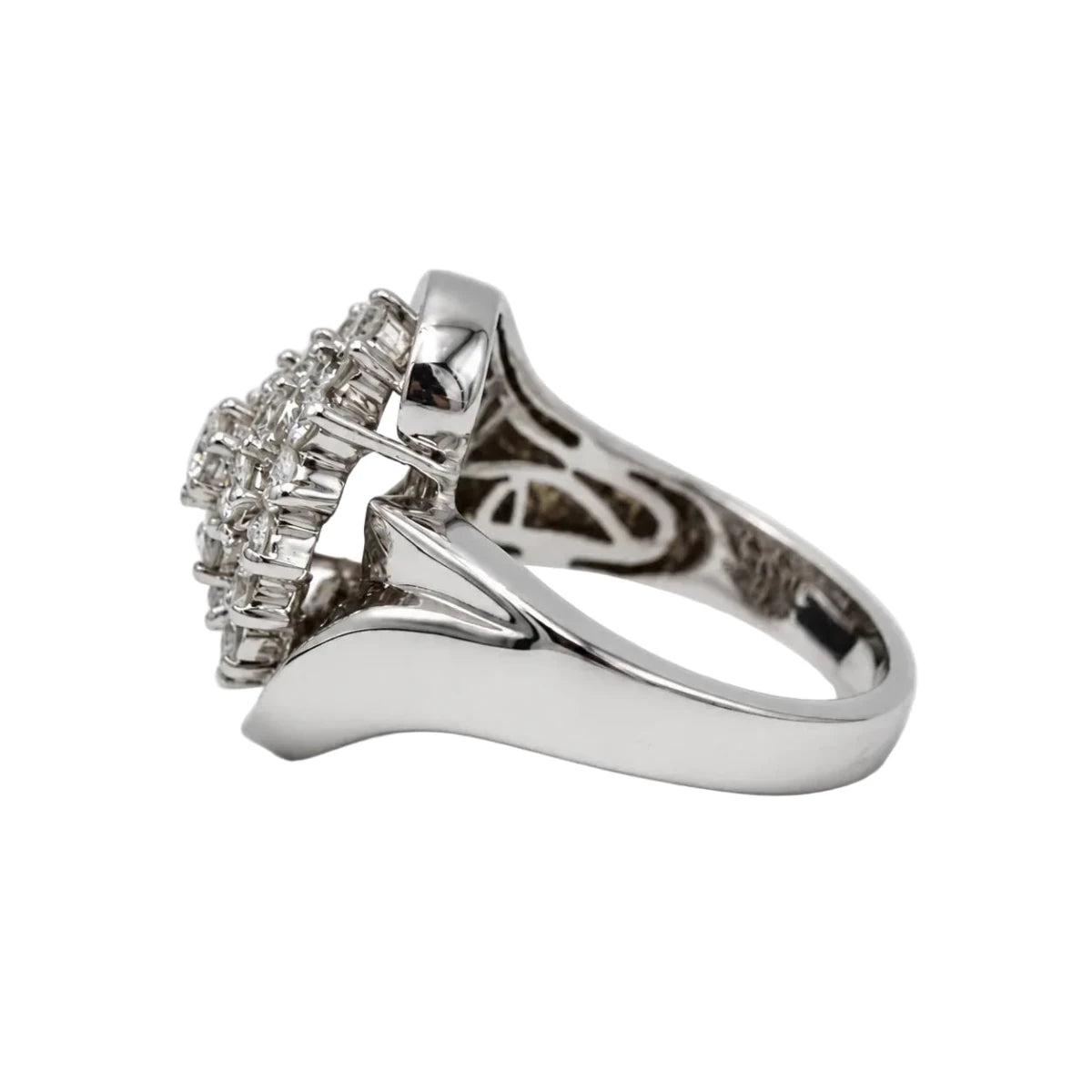 Bague Cocktail en or blanc et diamants - Castafiore