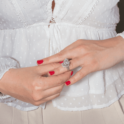 Bague Cocktail en or blanc et diamants - Castafiore
