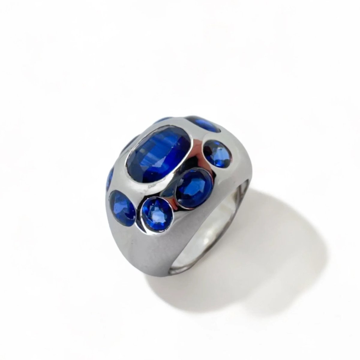 Bague cocktail en or blanc et saphirs - Castafiore