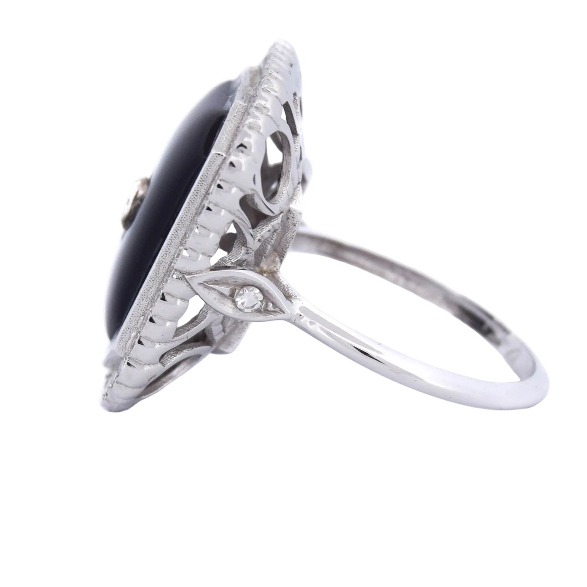 Bague Cocktail en or blanc, onyx et diamants - Castafiore