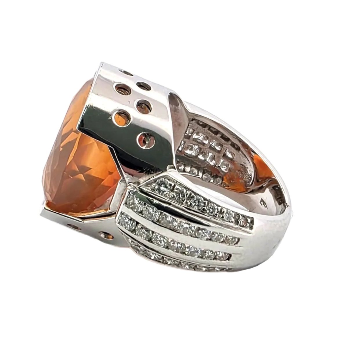 Bague Cocktail en or blanc, opale et diamants - Castafiore