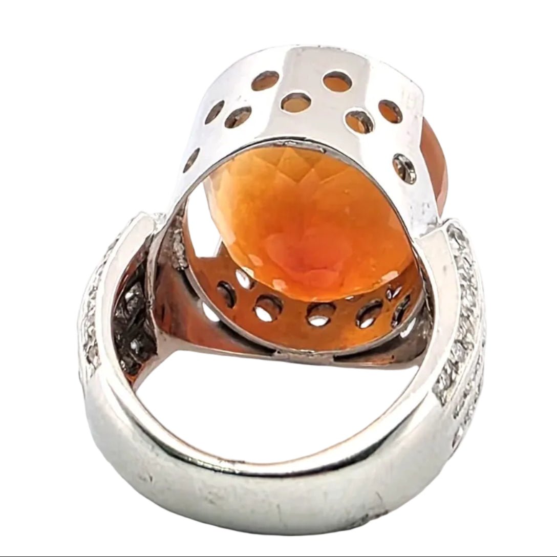 Bague Cocktail en or blanc, opale et diamants - Castafiore