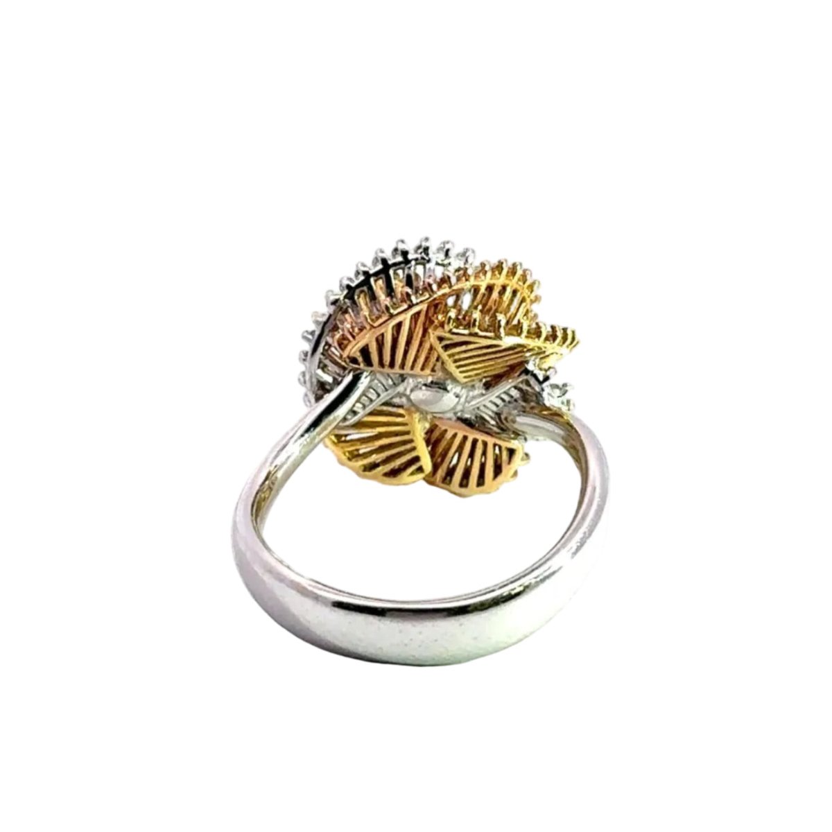 Bague Cocktail en or blanc, or jaune et diamants - Castafiore