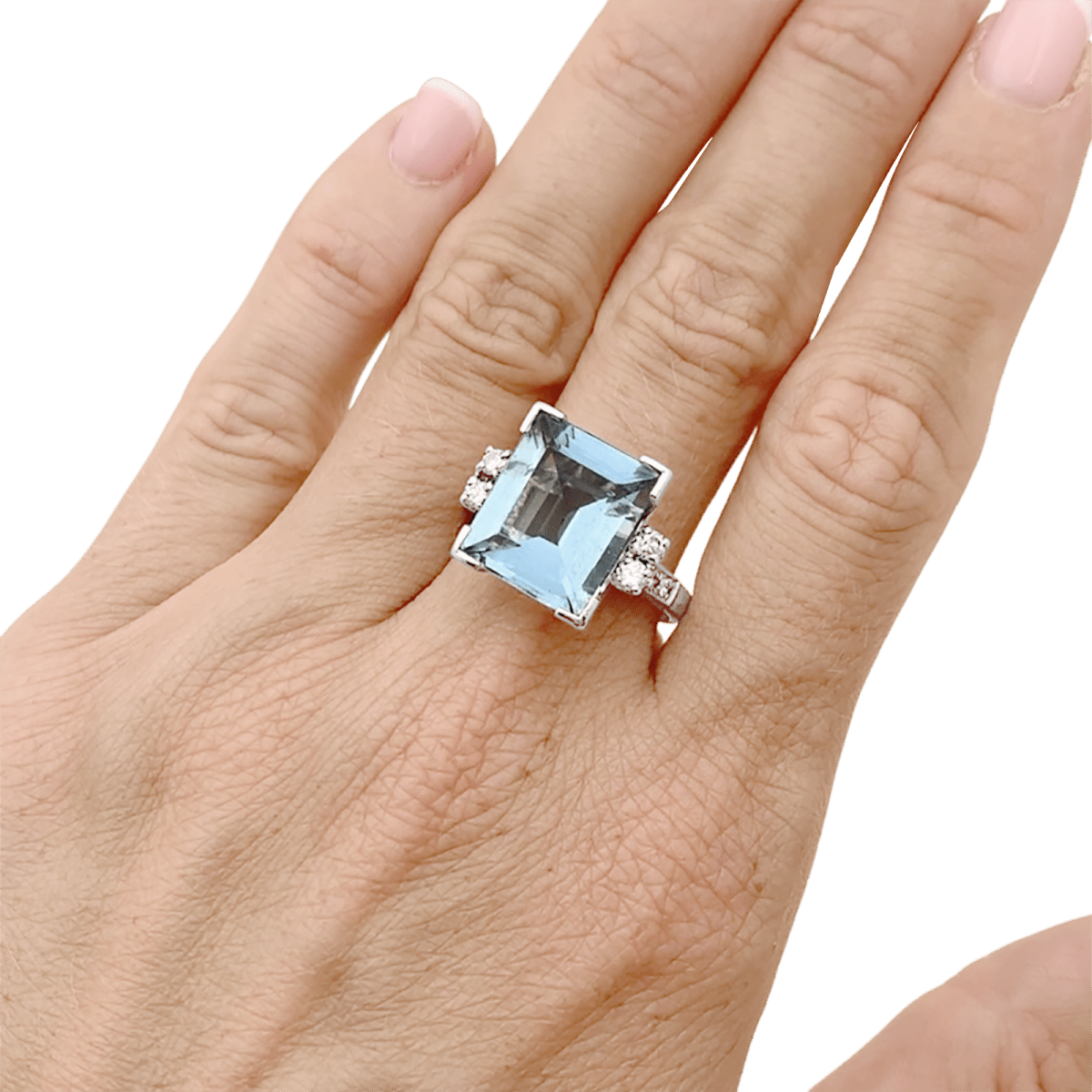 Bague Cocktail en or blanc, platine, aigue - marine et diamants - Castafiore