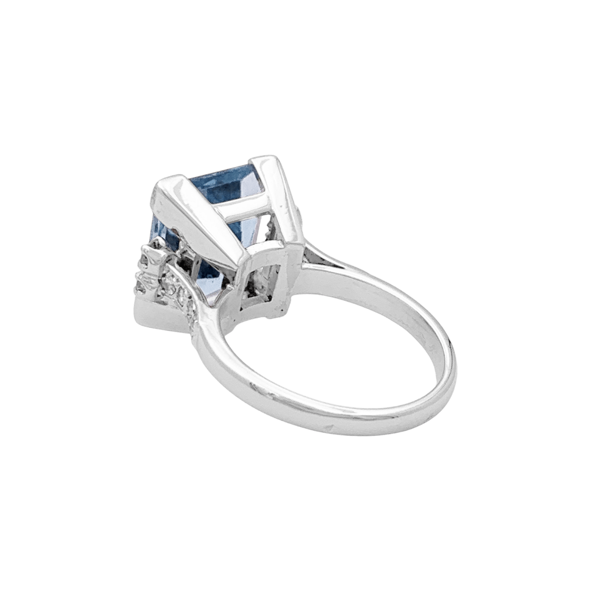 Bague Cocktail en or blanc, platine, aigue - marine et diamants - Castafiore