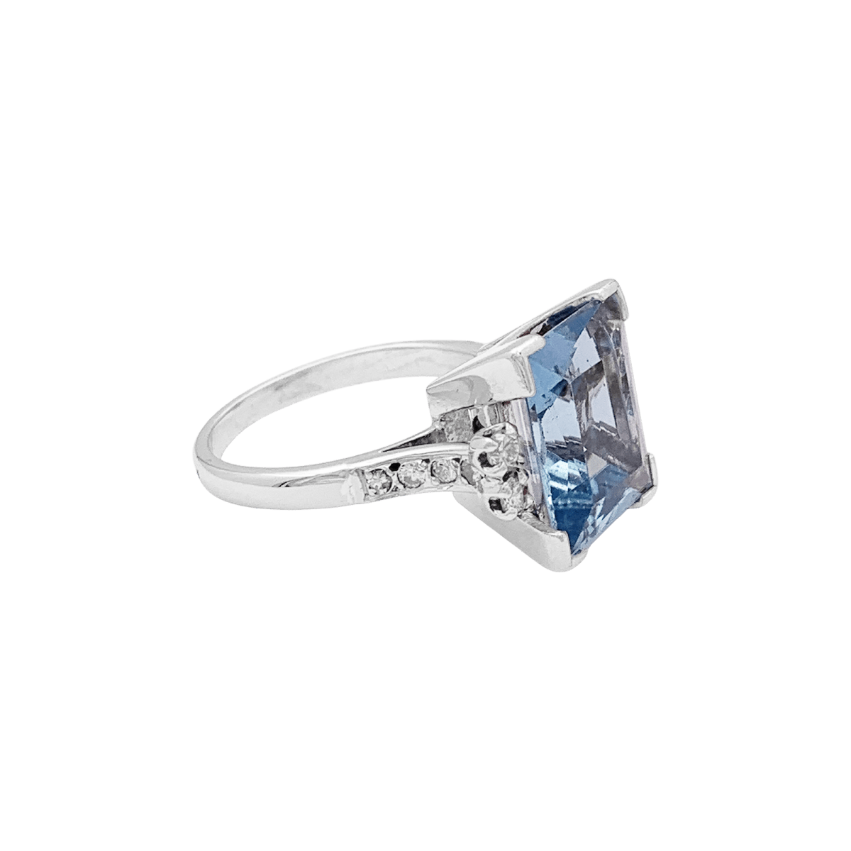 Bague Cocktail en or blanc, platine, aigue - marine et diamants - Castafiore