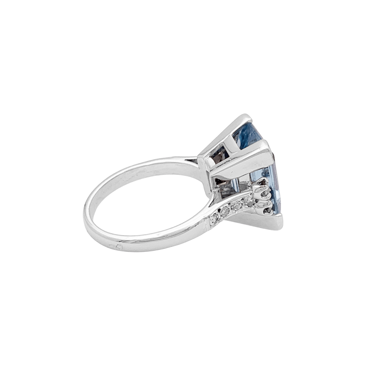 Bague Cocktail en or blanc, platine, aigue - marine et diamants - Castafiore