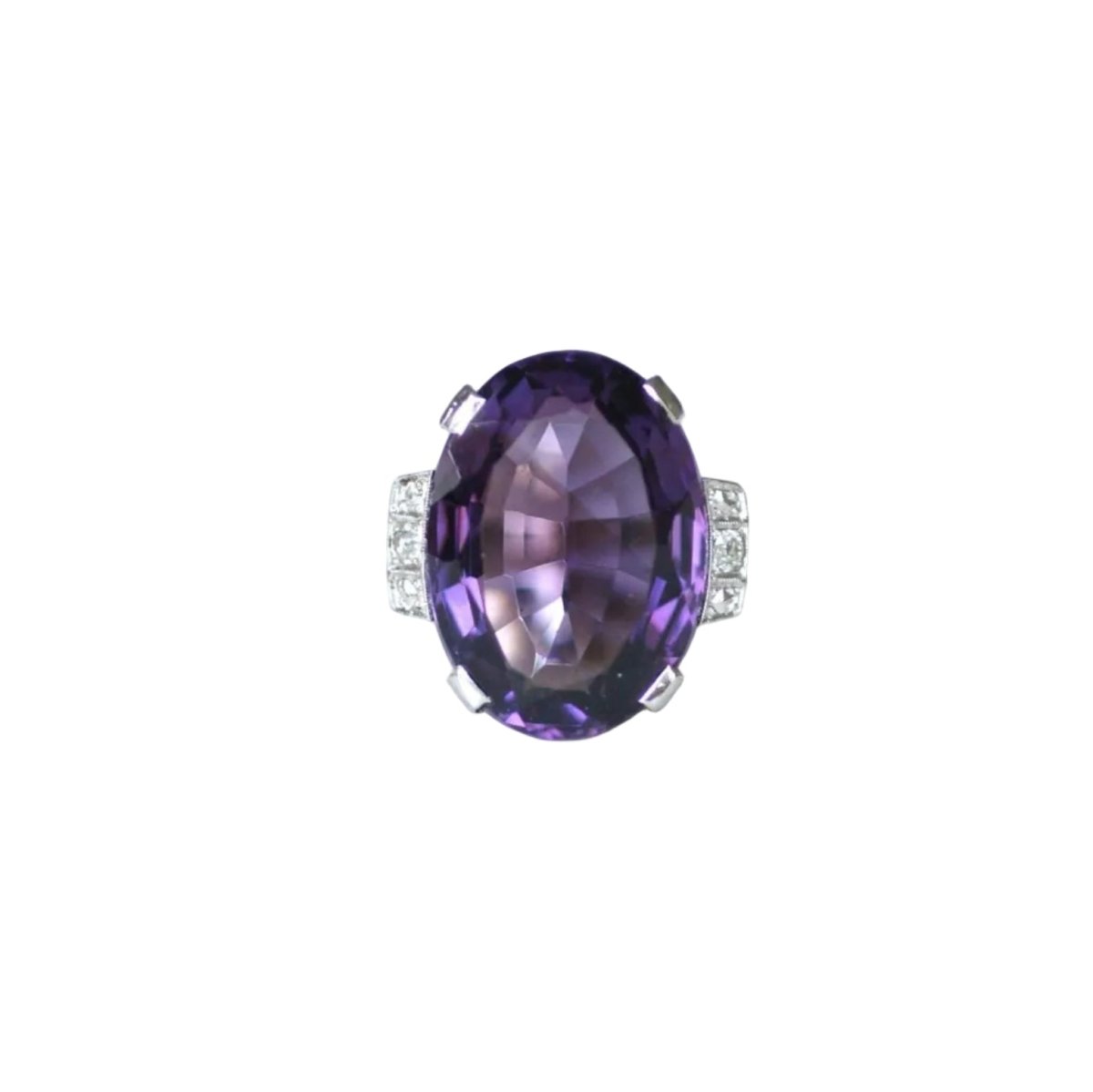 Bague Cocktail en or blanc, platine, améthyste, et diamants - Castafiore