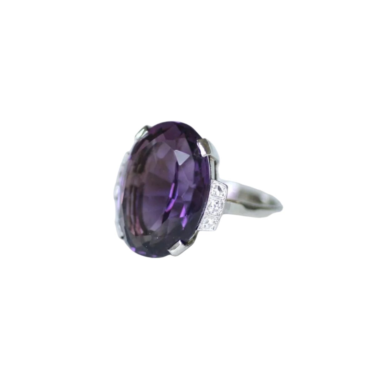 Bague Cocktail en or blanc, platine, améthyste, et diamants - Castafiore