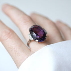 Bague Cocktail en or blanc, platine, améthyste, et diamants - Castafiore