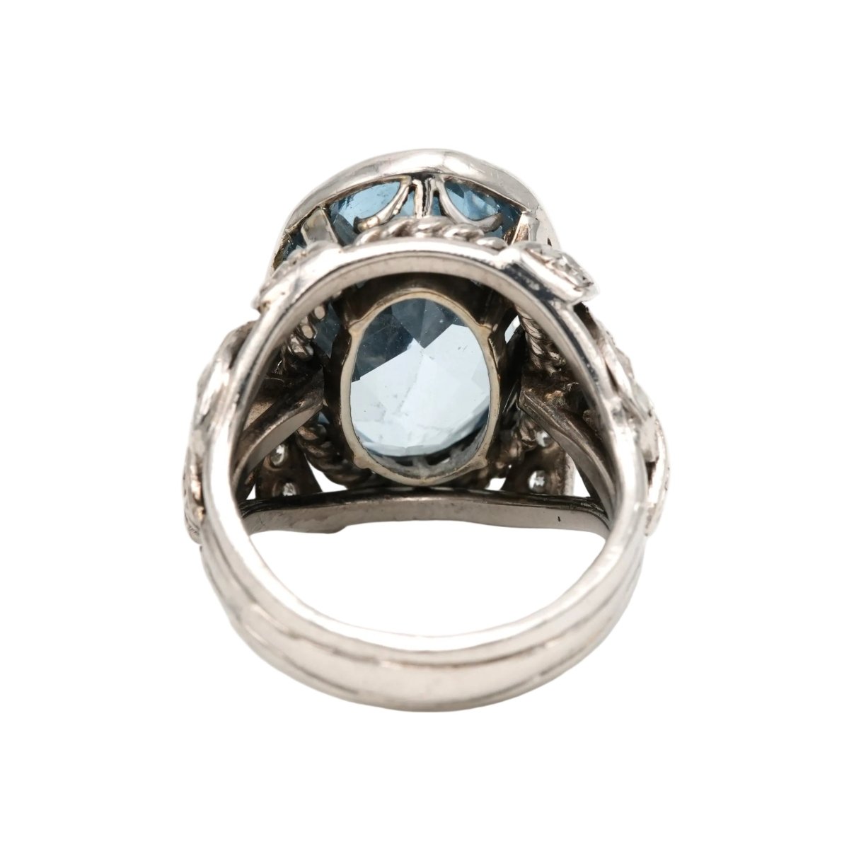 Bague Cocktail en or blanc, platine, spinelle et diamants - Castafiore