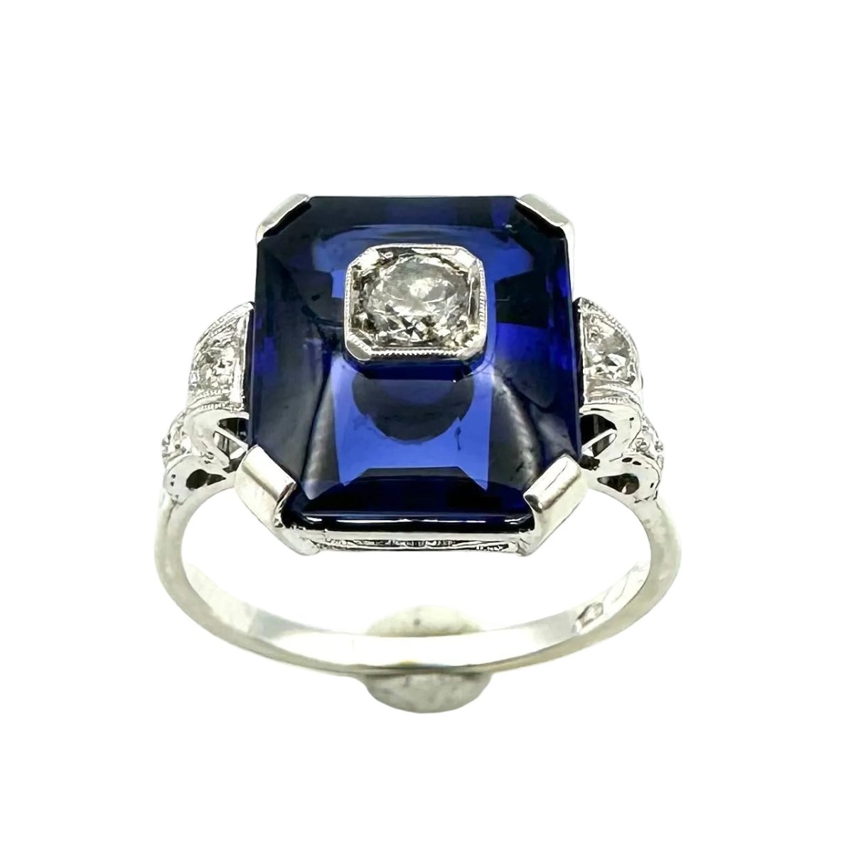 Bague Cocktail en or blanc, saphir et diamants - Castafiore