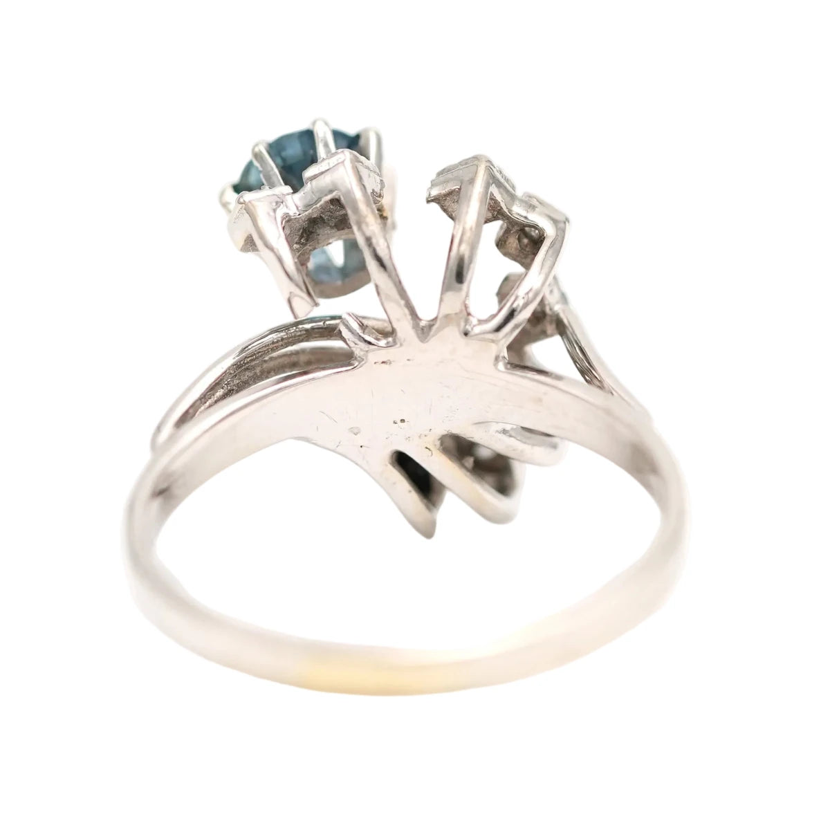 Bague Cocktail en or blanc, saphir et diamants - Castafiore