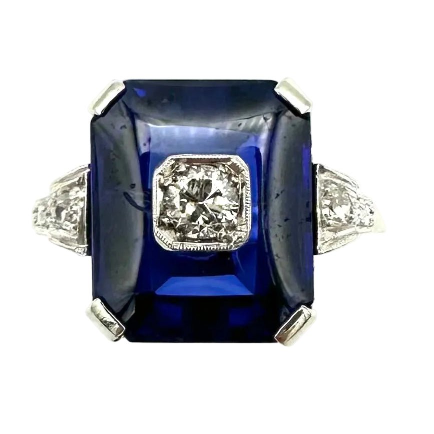 Bague Cocktail en or blanc, saphir et diamants - Castafiore