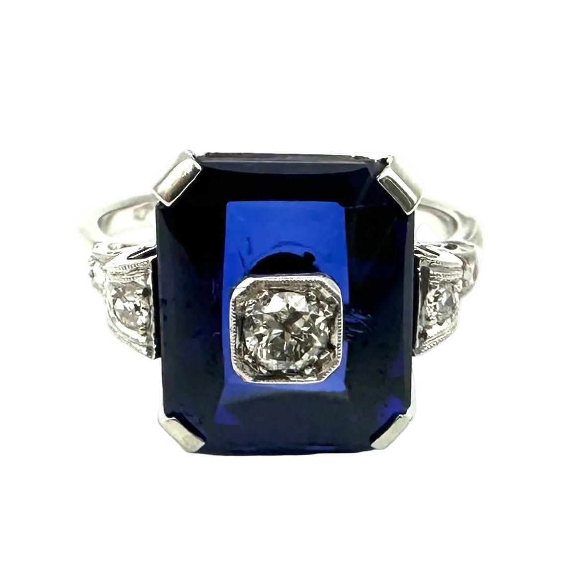 Bague Cocktail en or blanc, saphir et diamants - Castafiore