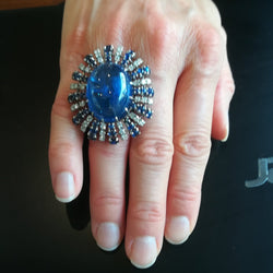 Bague Cocktail en or blanc, saphirs et diamants - Castafiore
