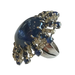 Bague Cocktail en or blanc, saphirs et diamants - Castafiore