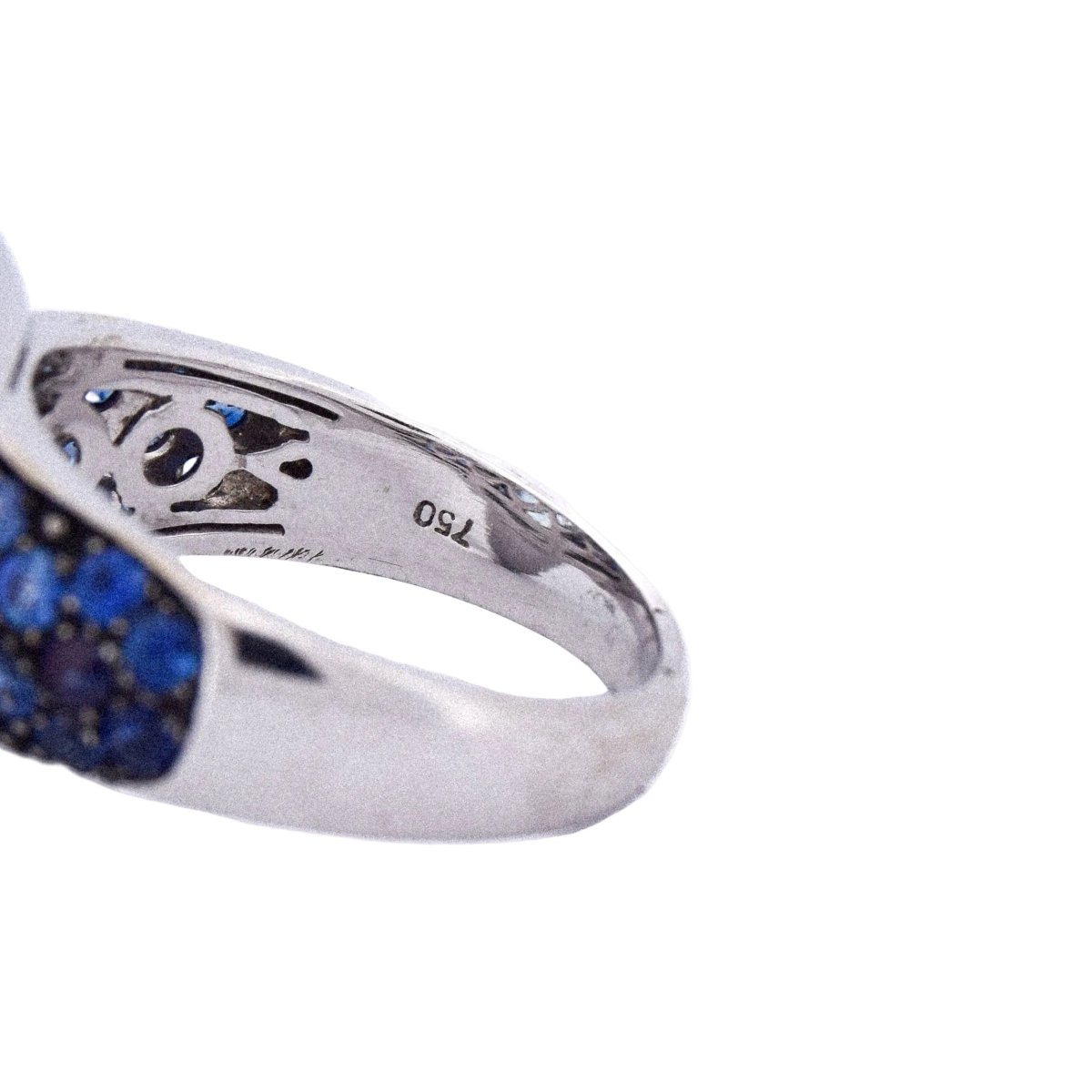 Bague Cocktail en or blanc, topaze, saphirs et diamants - Castafiore
