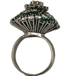 Bague Cocktail en or gris émeraudes et diamants - Castafiore