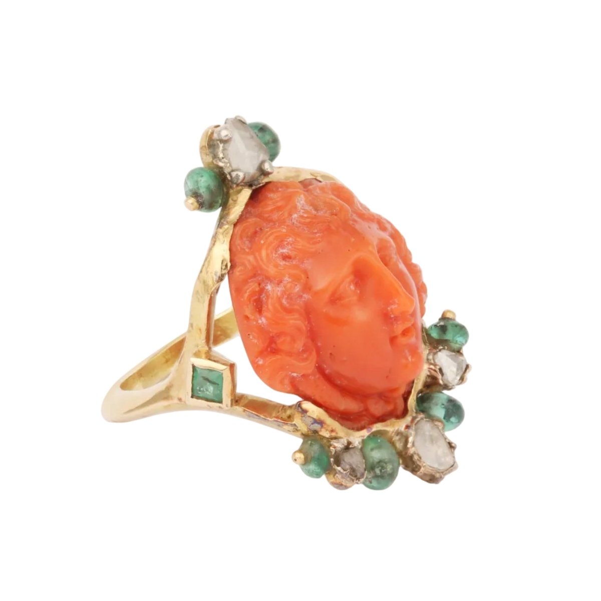 Bague Cocktail en or jaune, corail, émeraudes et diamants - Castafiore