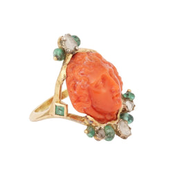 Bague Cocktail en or jaune, corail, émeraudes et diamants - Castafiore