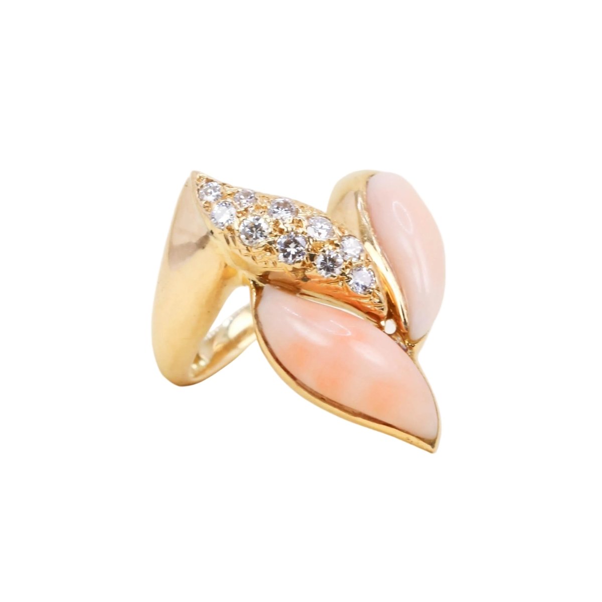 Bague Cocktail en or jaune, corail et diamants - Castafiore